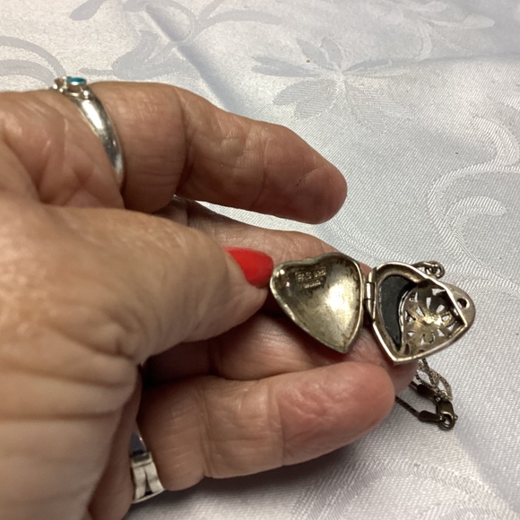 STERLING ONYX HEART LOCKET OPENS FOR PICTURE 🖤 - Picture 8 of 13